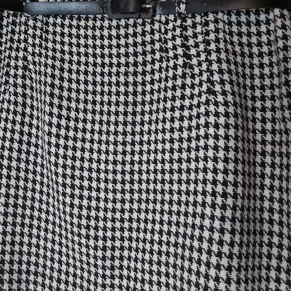 Pencil skirt- belted waist - lined - Picture 4 of 14